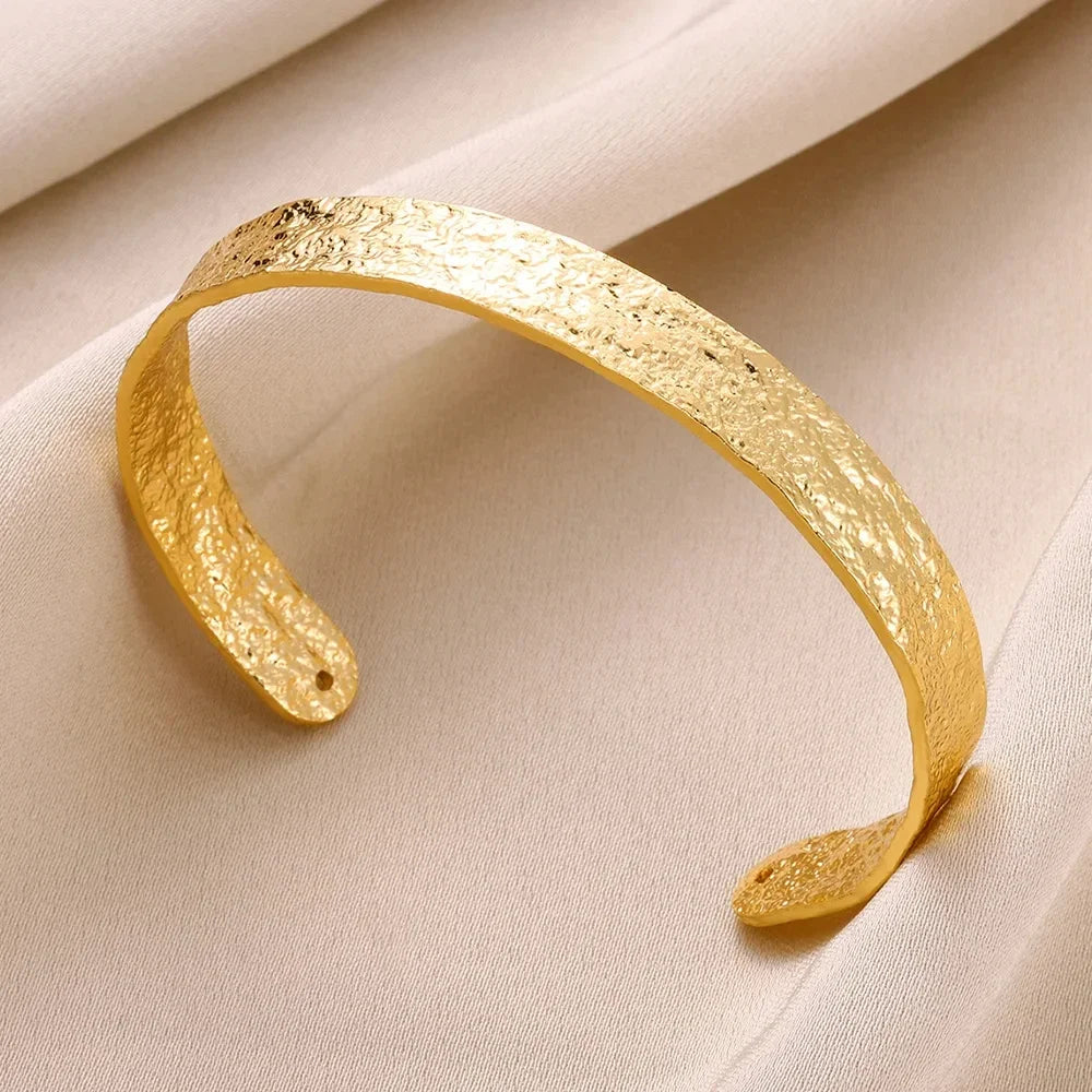 Exquisite Gold Bracelet