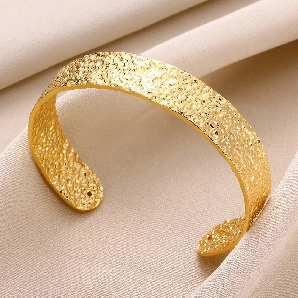 Exquisite Gold Bracelet